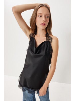 Happiness İstanbul Halter Yaka Saten Yüzeyli Dantel Bluz LXA0004 Siyah
