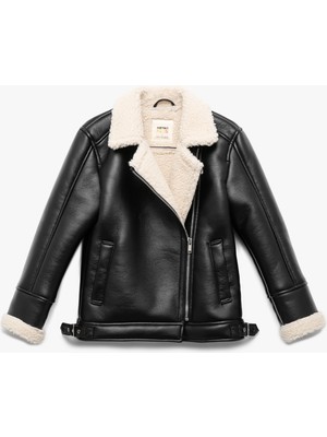 Koton Kruvaze Yaka Rahat Kesim Cep Detaylı Içi Peluşlu Suni Deri Ceket