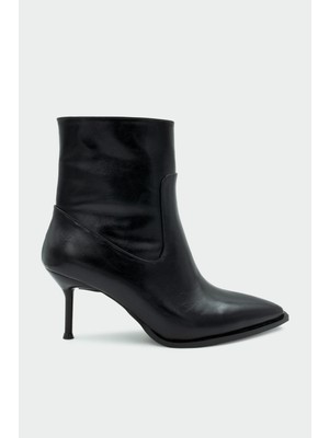 Laminta Miyo Siyah Deri Sivri Burunlu Topuklu Bot