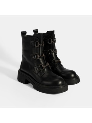 Desa Kadın Deri Postal Bot Siyah Metal Toka Detaylı Rahat Yürüyüş İçin Şık Tasarım