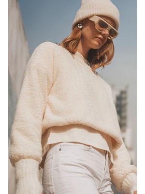 İkikız  Krem Peluş Crop Bluz
