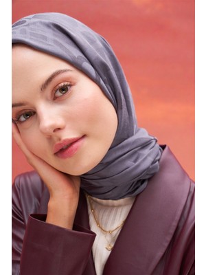 Carell Yazı Desen Jakar Italyan Ipekli Şal Gri