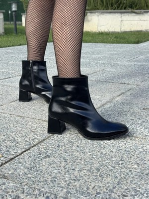 Love Shine Velisse Rugan Küt Burun Büyük Numara Kadın Topuklu Bot Modern Stil