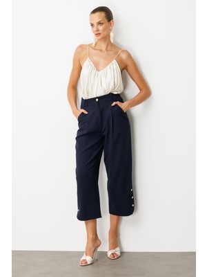 Accort Paçası Düğme Detaylı Pantolon-Lacı