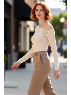 PayBuy Kadın Düşük Omuzlu Aksesuar Detaylı Esnek Örme Bluz Kaliteli Şık Rahat Modern Zarif