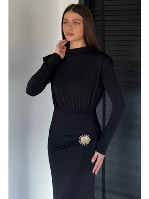 Gülseli Kadın Omuz Vatkalı Büzgülü Aksesuarlı Elbise P-00018999