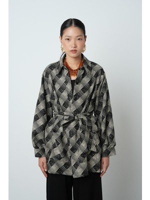 Orfeonegro Kadın Çift Cepli Kuşaklı Desenli Gömlek