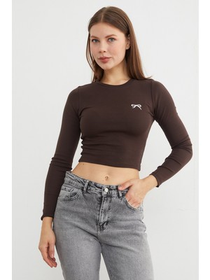 FullaModa Fiyonk Nakışlı Likralı Crop Body