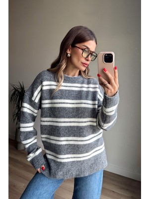 Sue Store Gri Ekru Çizgili Yumuşak Dokulu Oversize Yünlü Kazak