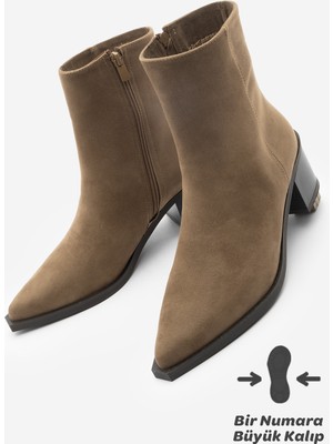 Marjin Kadın Sivri Burun Dikiş Detaylı Kalın Topuklu Bot Vorsis Taba Süet