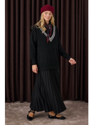 V Yaka Dokulu Triko Siyah