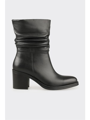 Elle Siyah Deri Kadın Günlük Bot