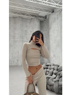 Gökyüzü Moda Kadın Uzun Kollu Pencere Detay Göğüs Dekolteli Bluz ve Bol Paça Pantolon Ikili Takim