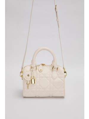 Levidor Krem Yıldız Aksesuar Detaylı El Çantası