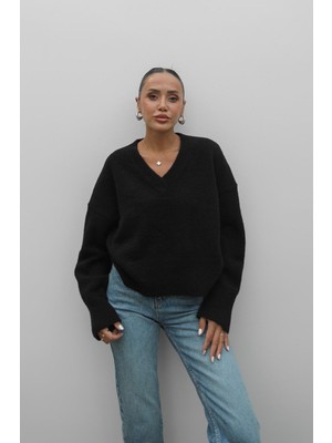 Havoş Siyah V Yaka Yumuşak Dokulu Kazak