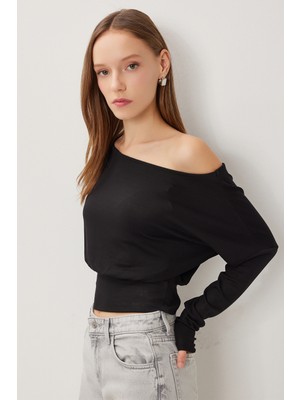 Happiness İstanbul Açık Omuzlu Viskon Bluz LEN0048 Siyah