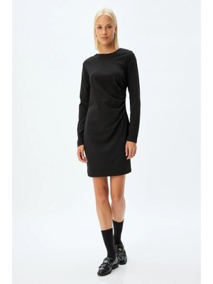 Koton Uzun Kollu Mini Elbise Drape Detaylı Yuvarlak Yaka Slim Fit Krep Scuba Kumaş