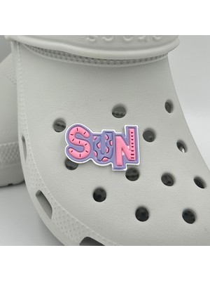 Balp Charm Terlik Süsü ve Aksesuarı , Çanta Süsü – Jibbitz 3D Sun Yazılı Görsel Logo Aksesuar
