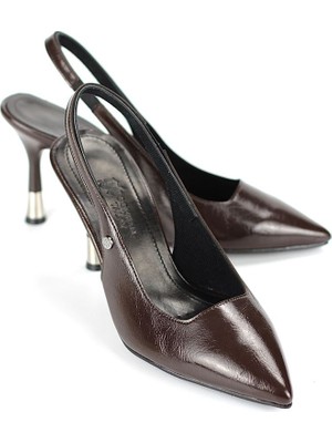 Gökhan Talay Biana  Esnek Yumuşak Kaymaz Taban (8 Cm) Kahverengi Rugan Açık Lastikli Kadın Topuklu Ayakkabı