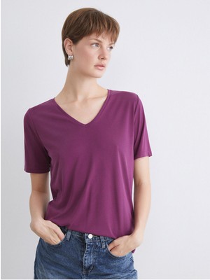 LC Waikiki Peak Yeni Sezon V Yaka Modal Karışımlı Kadın TIŞÖRT_8684689277599