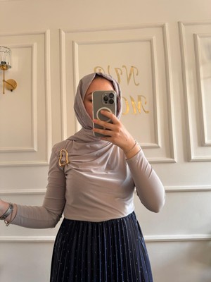 Nur Moda Broş Detaylı Bluz