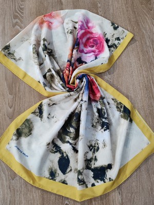 Cadde Dükkanı Renkli Desenli Boyun ve Tesettür Şal Sarı