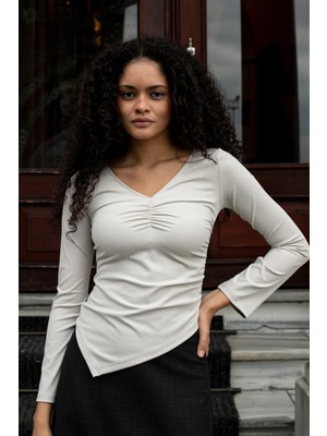 Jument Kadın Likralı Esnek Hafif Parlak Kumaş V Yaka Büzgülü Uzun Kol Asimetrik Bluz-Taş