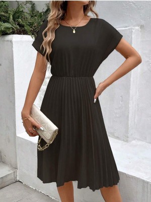 Hariqa Kadın Kısa Kollu Yakası Açık Belden Lastikli Pileli Kısa Ithal Krep Elbise