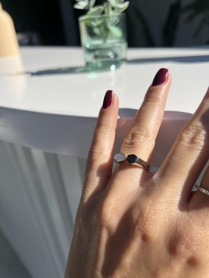 Altıgen Bir Sıra Taşlı Gümüş Yüzük