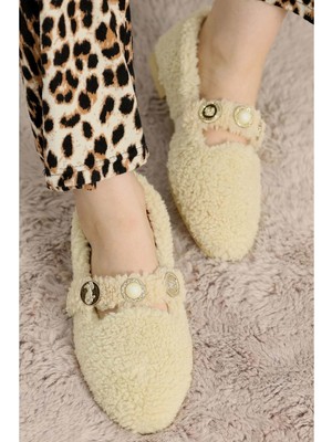 Ayakcity Kadın Inci ve Tuğra Detaylı Peluş Babet - Krem - 37