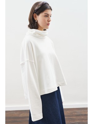 Manuka Yüksek Yakalı Oversıze Sweatshırt Ekru