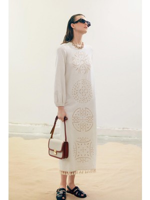 Touche Keten Dokulu Nakışlı Elbise Krem