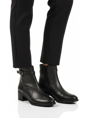 Ayakmod Siyah Hakiki Deri Fermuarlı Içi Polarlı Kadın Bot 24113-1 Z