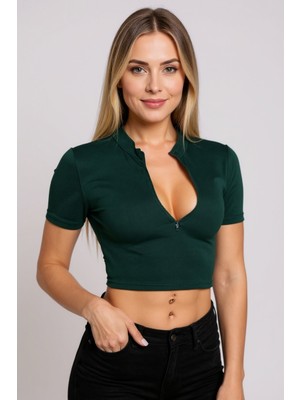Kadın Yeşil Yarım Fermuarlı ve Kısa Kollu Crop Top Bluz - Şık, Rahat ve Kolay Kombinlenebilir