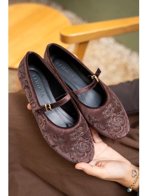 Laminta Semy Acı Kahve Nakış Detaylı Babet