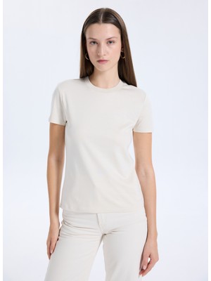 Calvin Klein Yuvarlak Yaka Düz Beyaz Kadın T-Shirt LV044C216GPAS