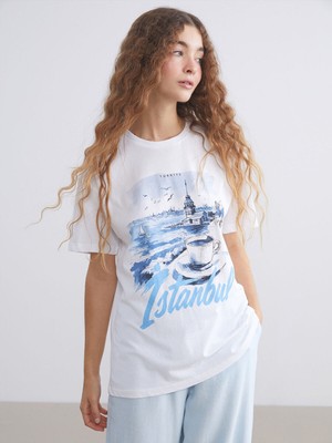 LC Waikiki Peak Yeni Sezon Istanbul Baskılı Kadın TIŞÖRT_8684690944237