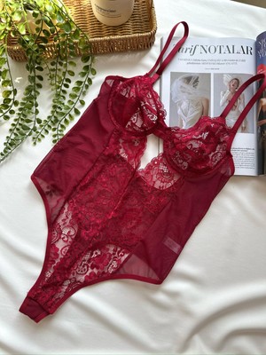 Kırmızı Dantel Transparan V Yaka Askılı Bodysuit