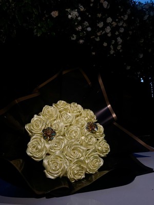 7 Li, Sarı Renk Sonsuzluk Söz, Nişan Solmayan Gül Buketi