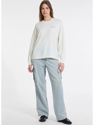 Guess Jeans Yuvarlak Yaka Standart Baskılı Beyaz Kazak Kadın Guess Jeans Kadın Triko