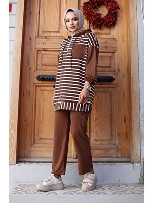 SFG Life Moda Kadın Tesettür Giyim Kapüşonlu ve Önü Yarım Fermuarlı Çizgili 2 Iplik Pantalon Ile Tunik Takım