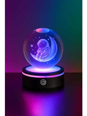 Ayda Oturan Astronot Tasarımlı Renk Değiştiren Usb’li Dönen Cam Küre