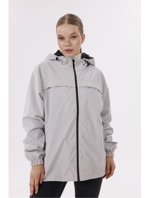 Freemen Kadın Kapüşonlu Nova Kumaş Hafif ve Dayanıklı Şık Mevsimlik Su ve Rüzgar Geçirmez Yağmurluk