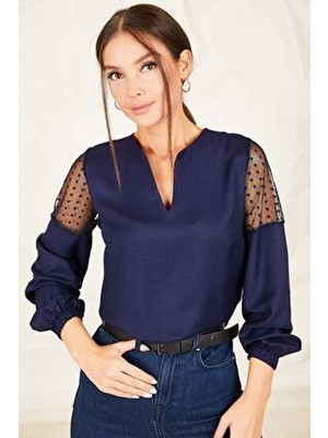 Armonika Kadın Lacivert V Yaka Kolu Tüllü Balonlu Bluz ARM-20K001038