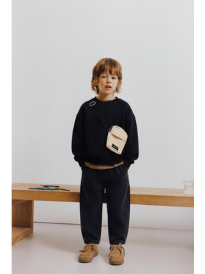Magu Erkek Çocuk Pamuklu Siyah Çantalı Sweatshirt ve Geniş Paça Pantolon Takım – Günlük Rahat Stil