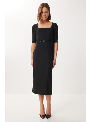 Happiness İstanbul Kemerli Yırtmaçlı Şardonlu Örme Elbise LUB0324 Siyah