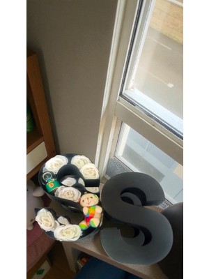 Ladijital Kokulu Solmayan Güller &Işıklı Mini Karküresi ve Ayıcık Harf Kutuda