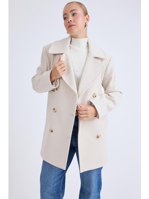 Düğmeli Büyük Cepli Kısa Kaşe Kaban