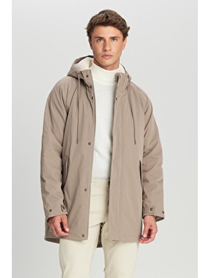 Erkek Bej Standart Fit Normal Kesim Kapüşonlu Dik Yaka Yan Cepli Mont Kaban