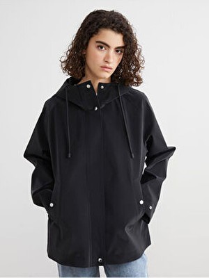 LC Waikiki Siyah Kapüşonlu Oversize Deri Görünümlü Kadın Yağmurluk